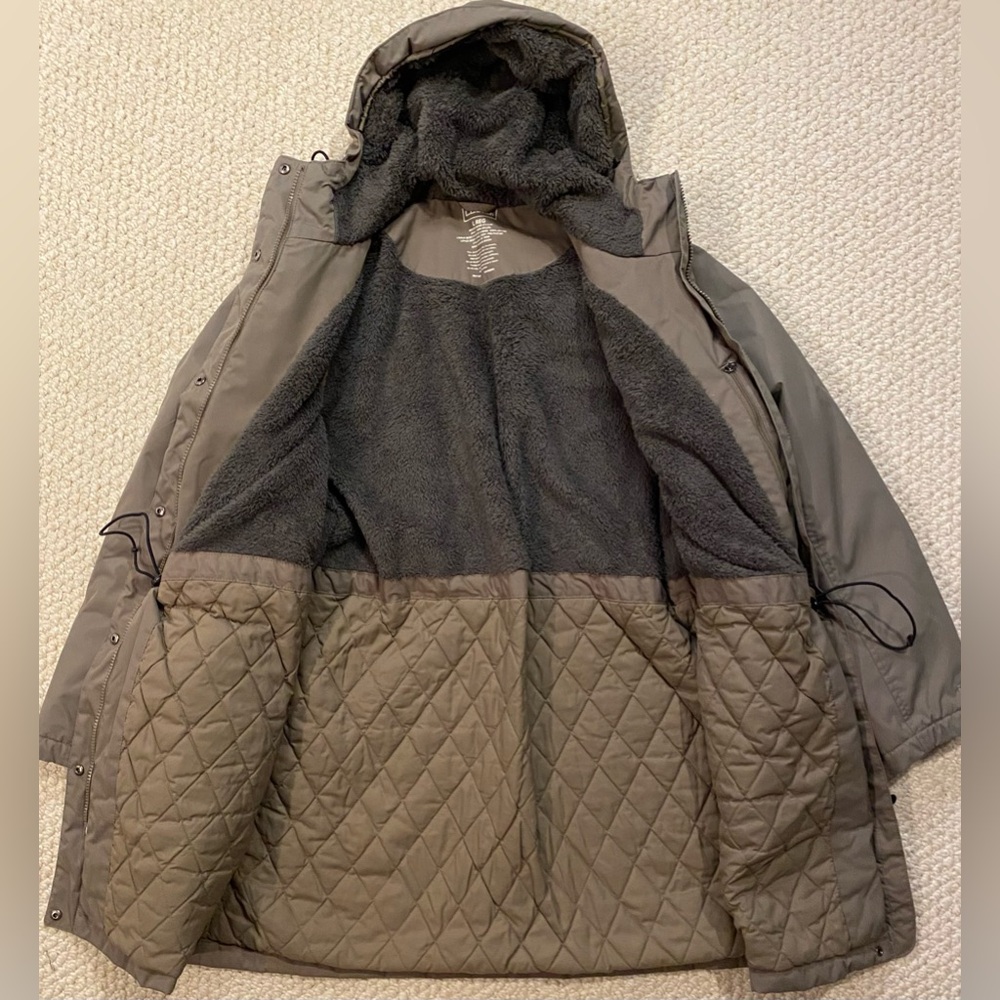 LL Bean Winter Warmer Coat / Jacket.  Womens Large.  Item 271339.  Brown. - Picture 2 of 6